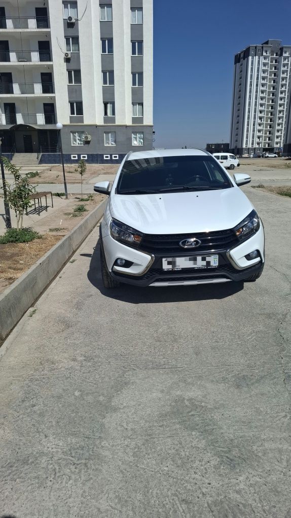 LADA VESTA SW CROSS sotiladi, 2022 yil.