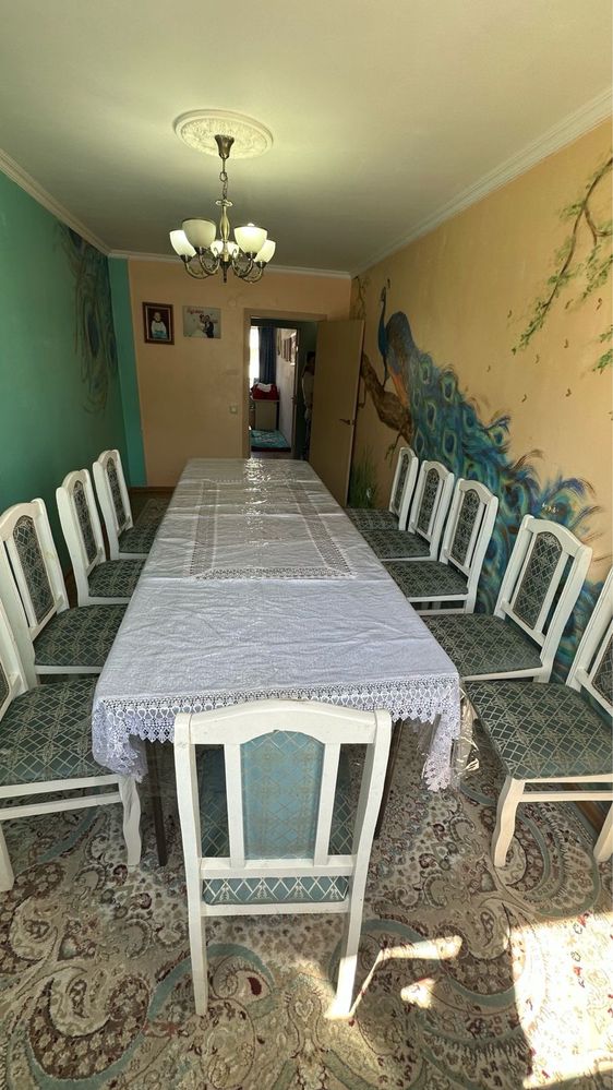 Стол с стульями