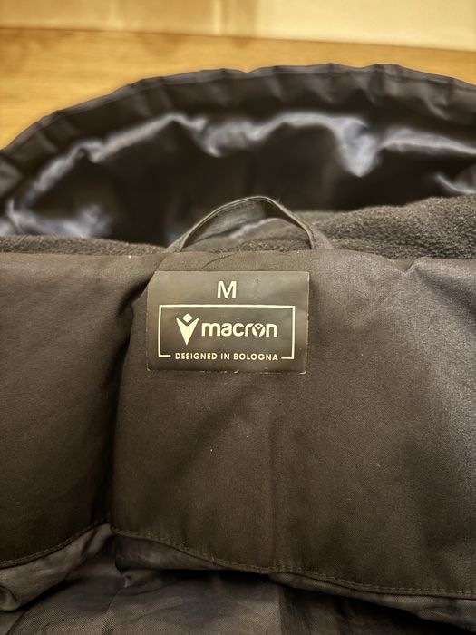 Продавам яке на ЦСКА размер М