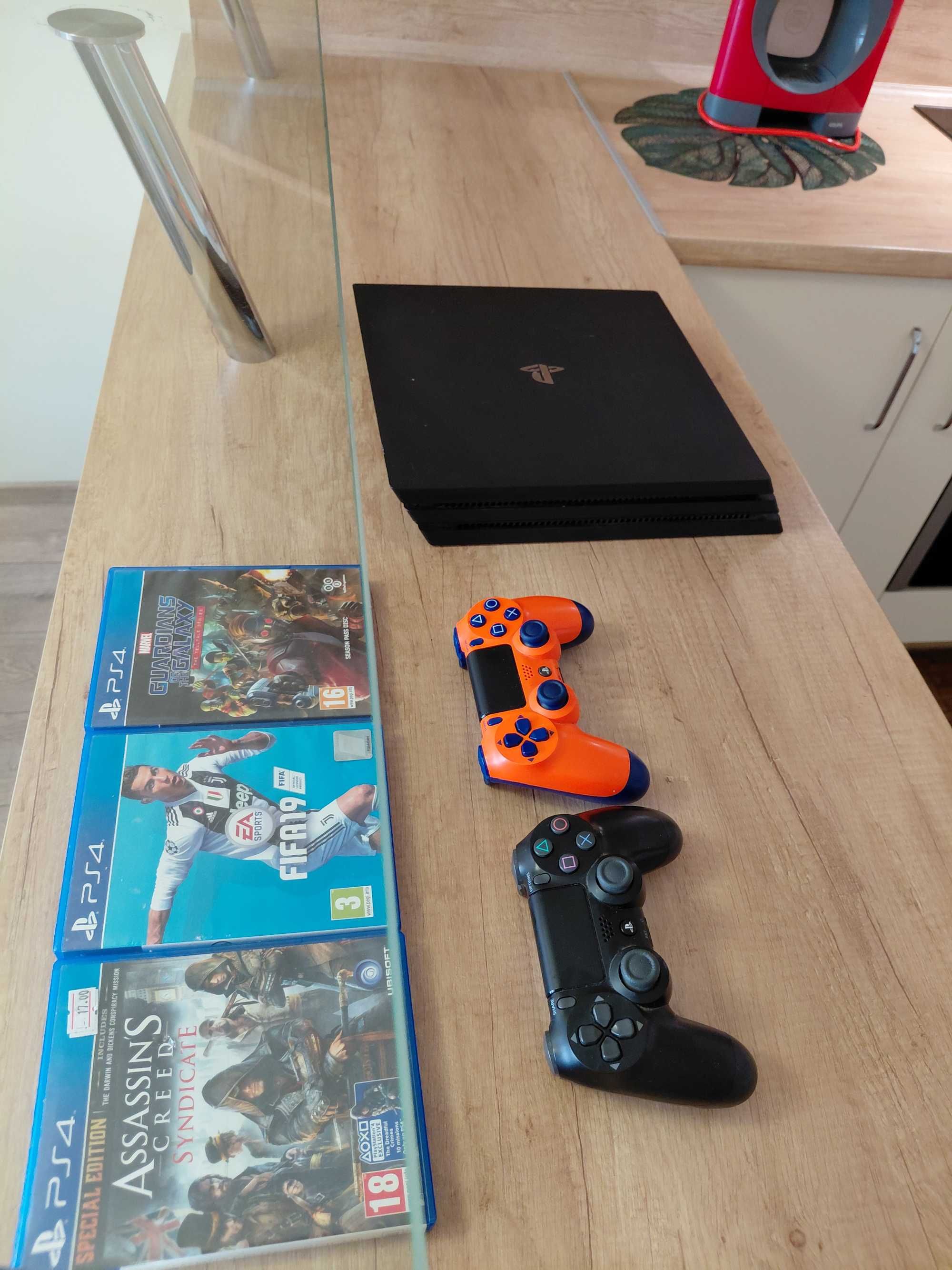 Play Station 4, с два джойстика