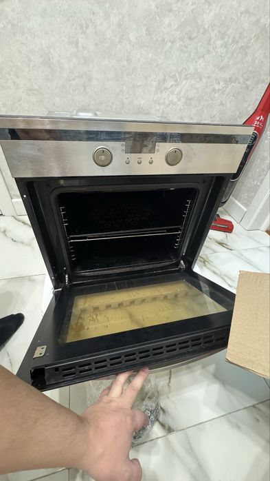 Продам духовку встроенную