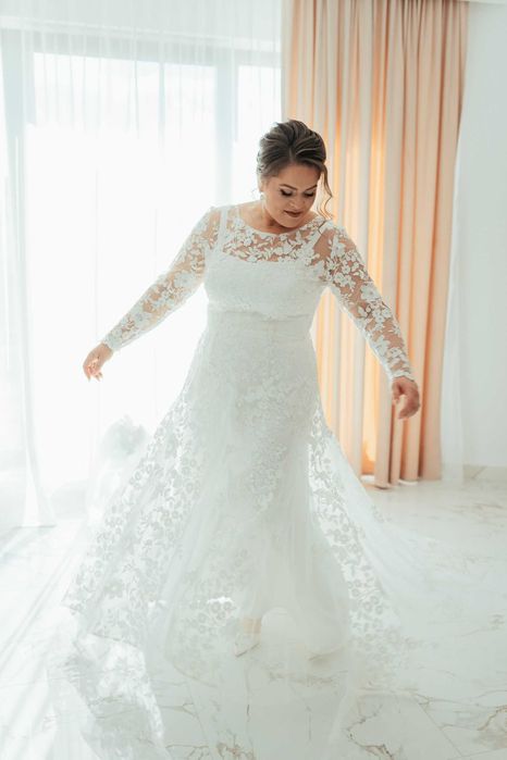 Vand rochie mireasa model unicat