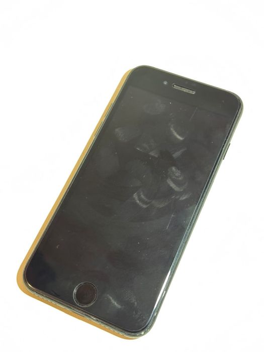 продам айфон 7
все работает 
акб 77%
память 32 гб 
по состоянию:
потер