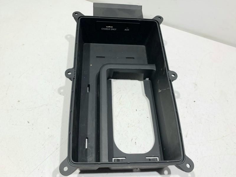 Spatiu depozitare cu usb Audi A4 (2015-2019) [8W2, B9] 8W0864981B