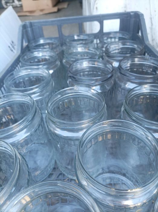 Продавам около 1000 броя буркани 580 мл в перфектно състояние