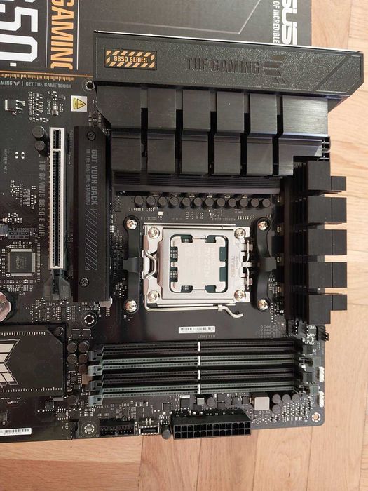 AMD Ryzen 9 9900X + Asus TUF Gaming B650-E Wi-Fi