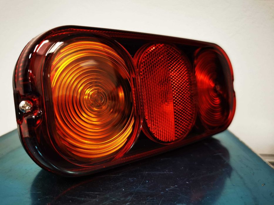 Stop - lumină spate pentru buldoexcavator JCB 2CX