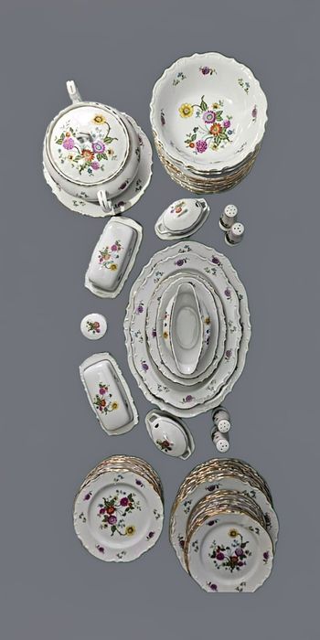 Япония редкий  форфоровый  большой  сервиз на 12 персон  70г .СССР.  б