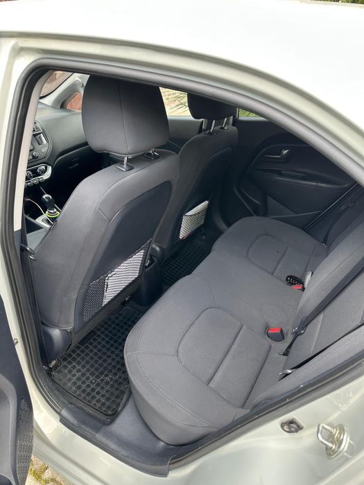 Vand Kia Rio an 2013