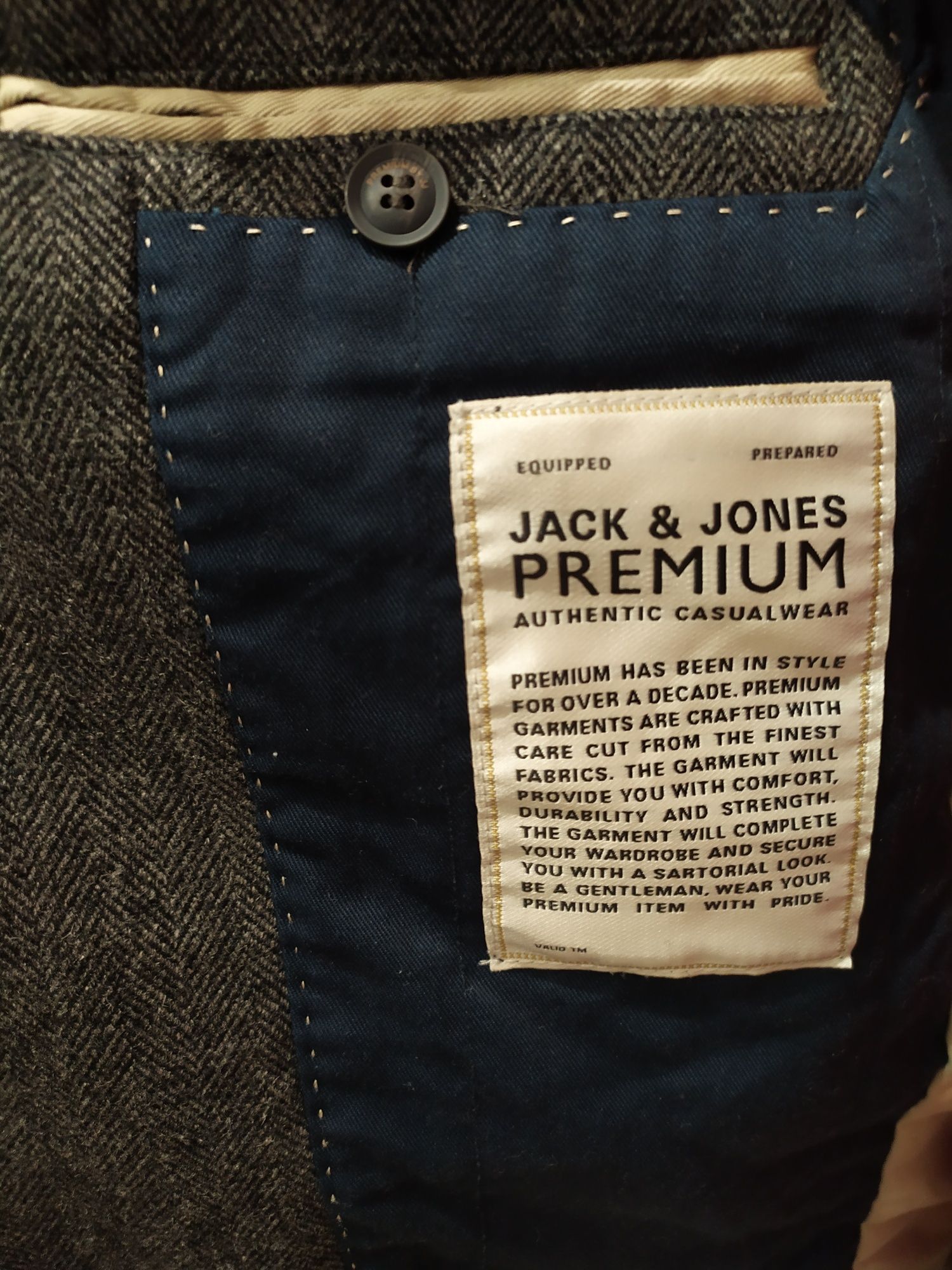 Срочно Продам мужскую куртку Jack & Jones.