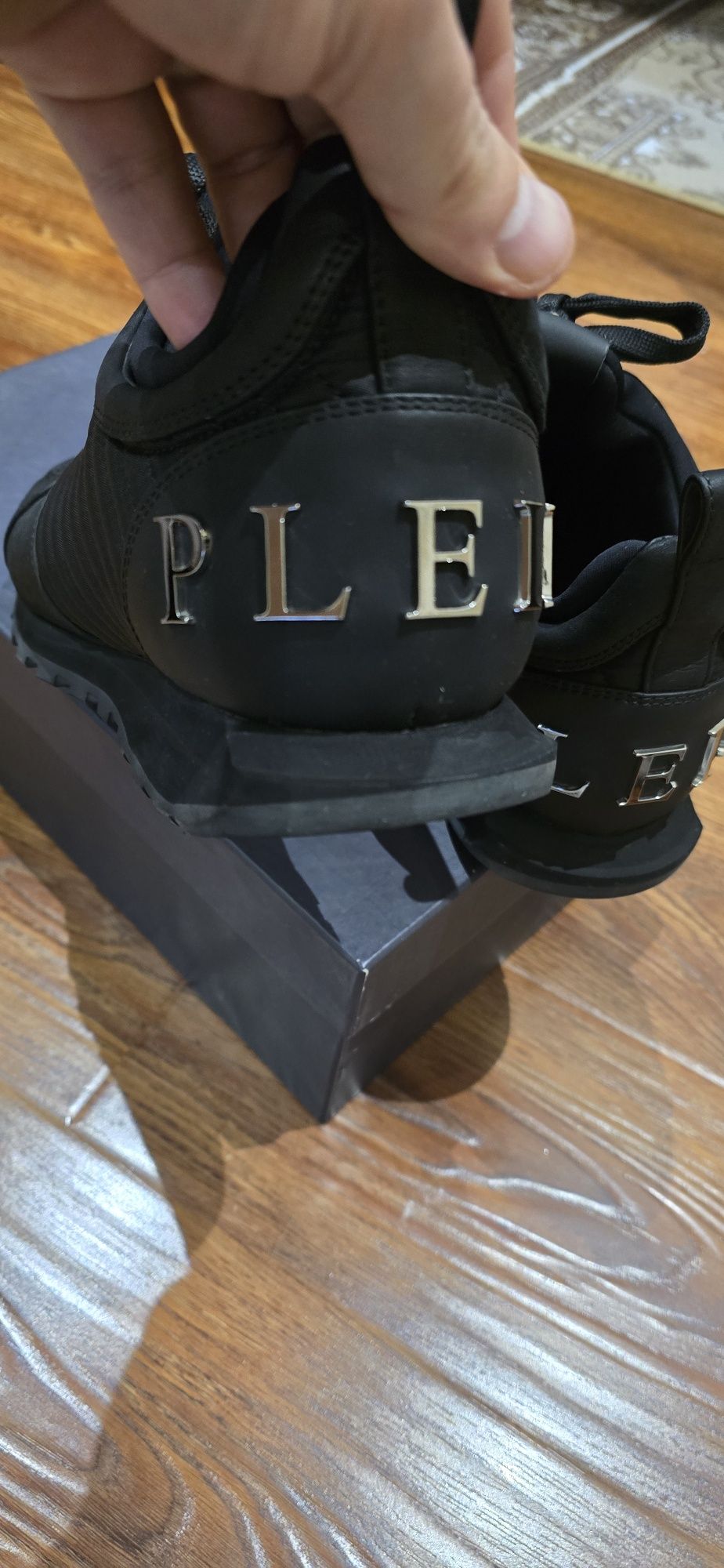 Эксклюзивные кроссовки от мирового кутерье "Philipp Plein"
