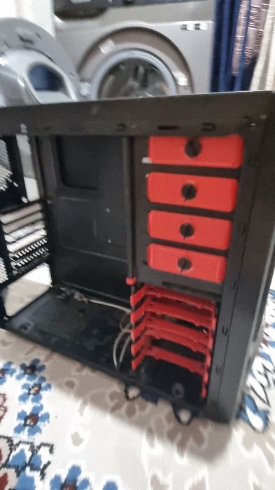 Компютер кейси Диководи билан