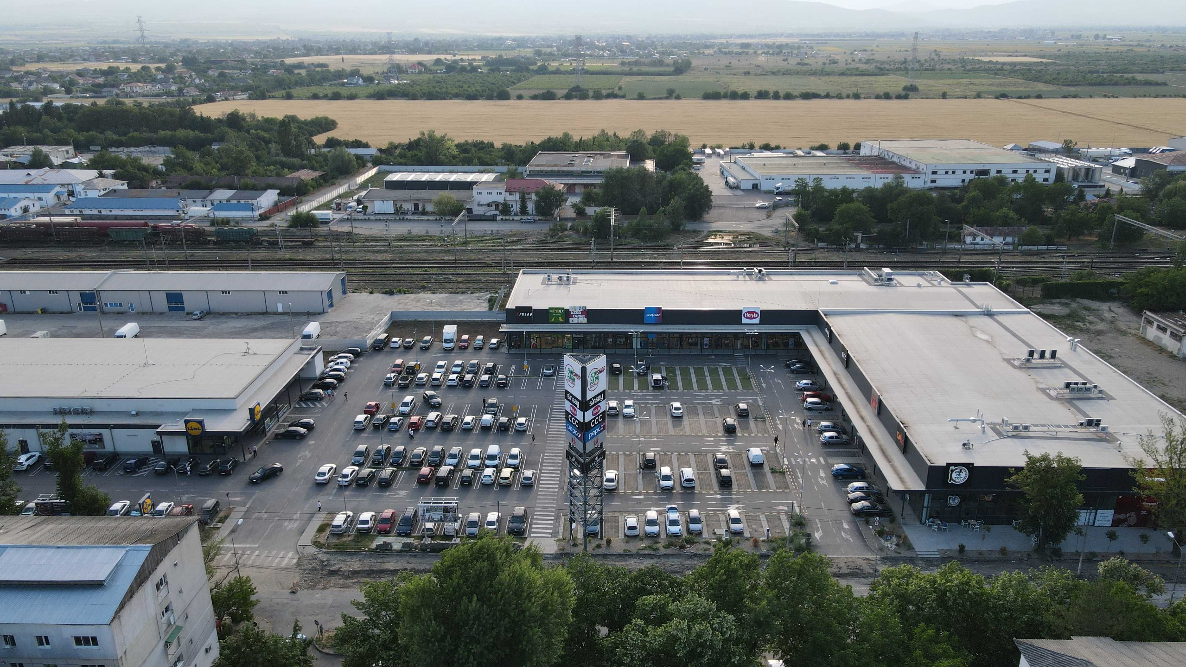 Inchiriem spatiu comercial 75 mp Funshop Park Focsani,Vrancea