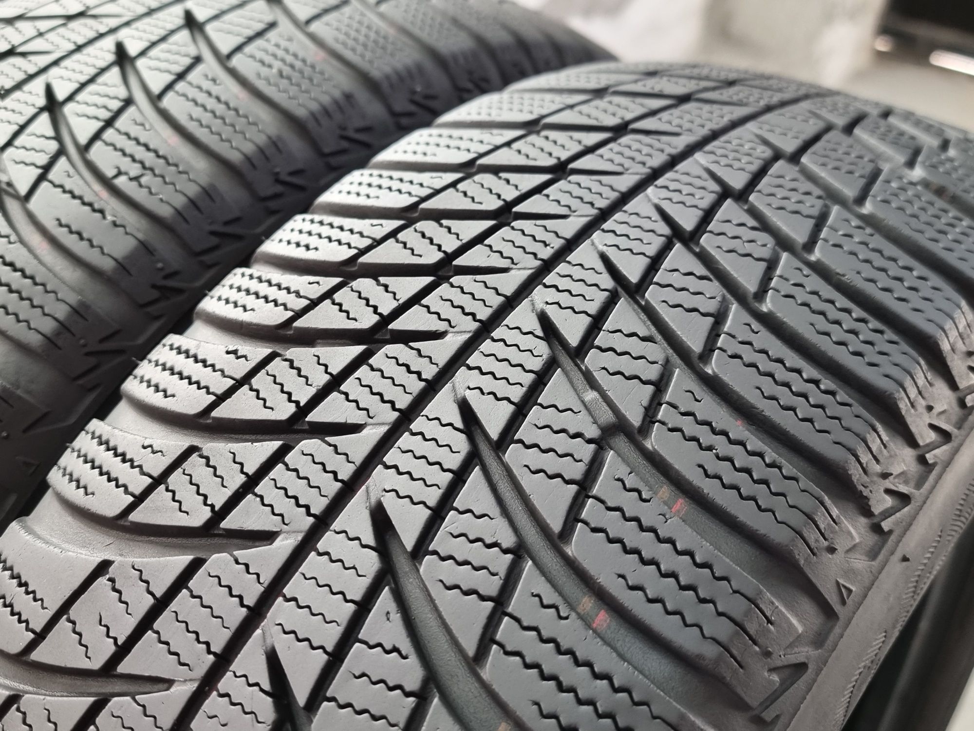195/65/15 Bridgestone 4Броя: 180лв 6.5мм