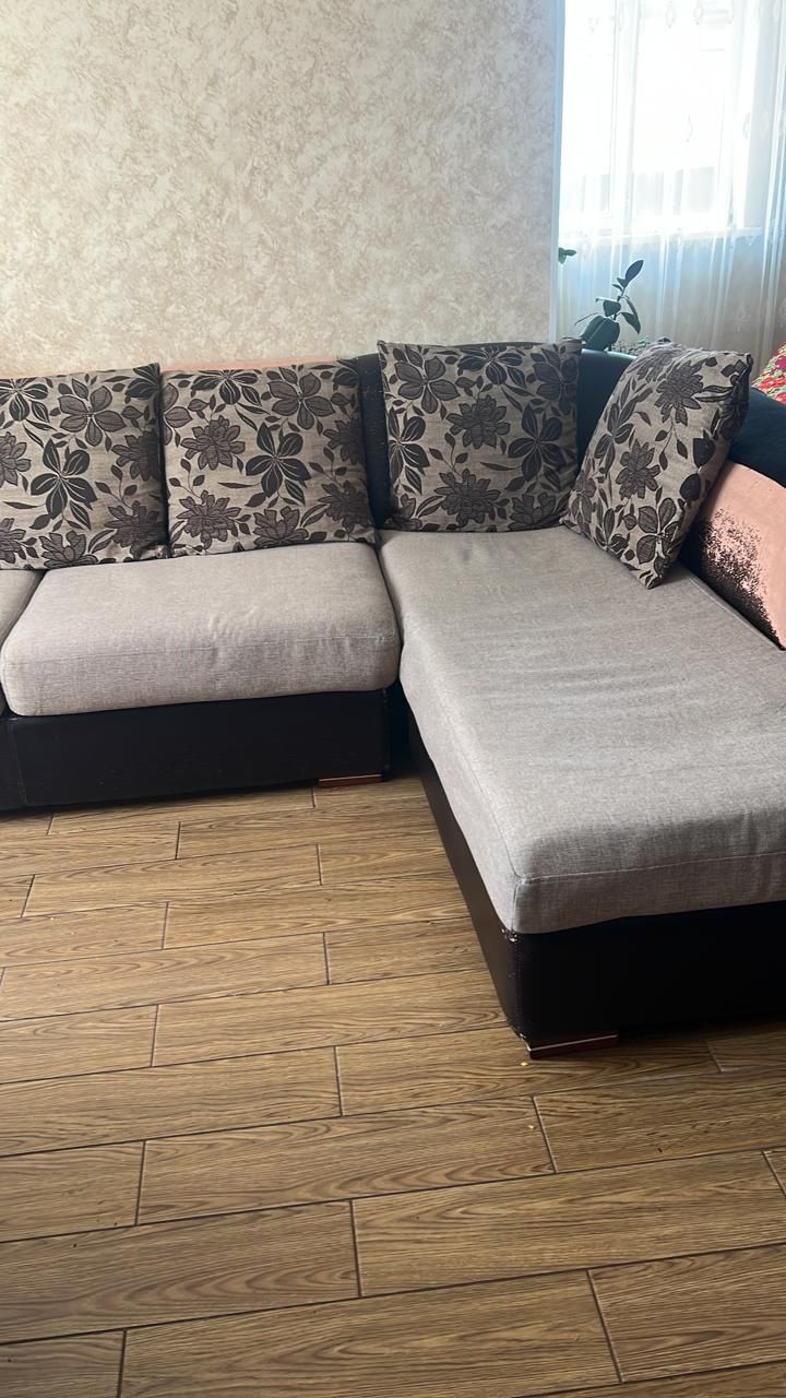 Продаю диван, хорошее состояние