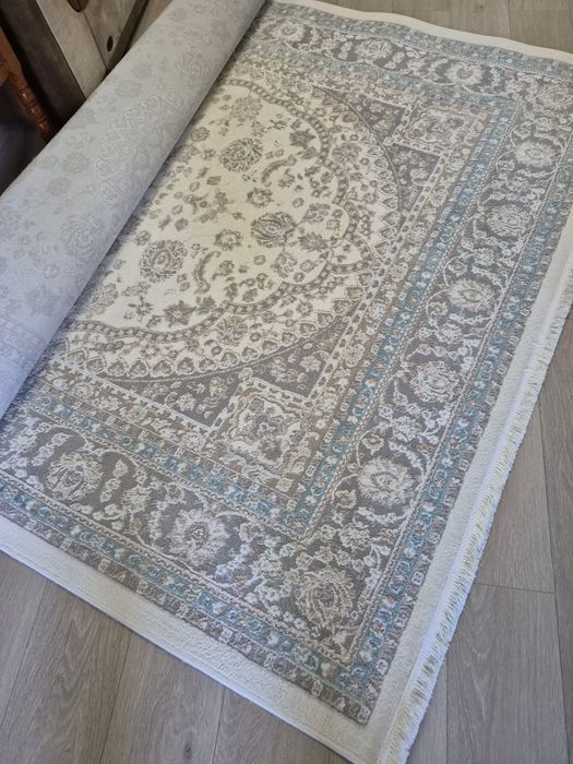 Продам ковёр 2 м.×4 м.