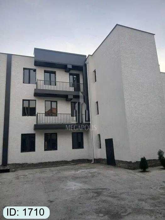 Sharq 2 tarafda 3 xonali 105m2 li kvartira sotiladi + podval