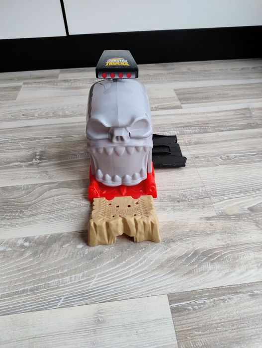 Пuста ,камион,изтрелвачка  hot wheels  monster jam-monster truck