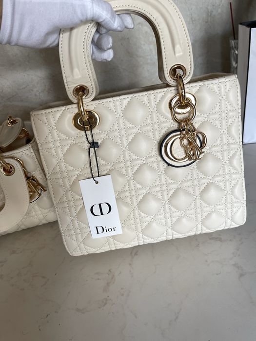 Чанта Lady Dior екрю среден размер
