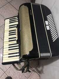 Acordeon Italian Silett cu 96 basi