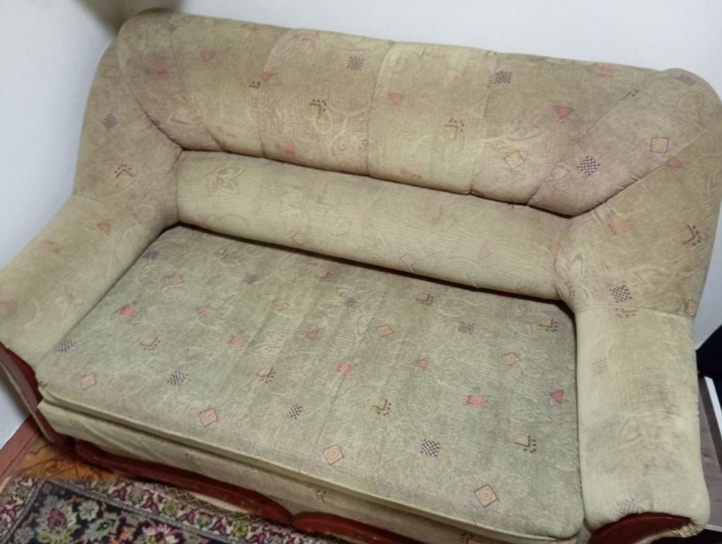 Срочно продам диван.
