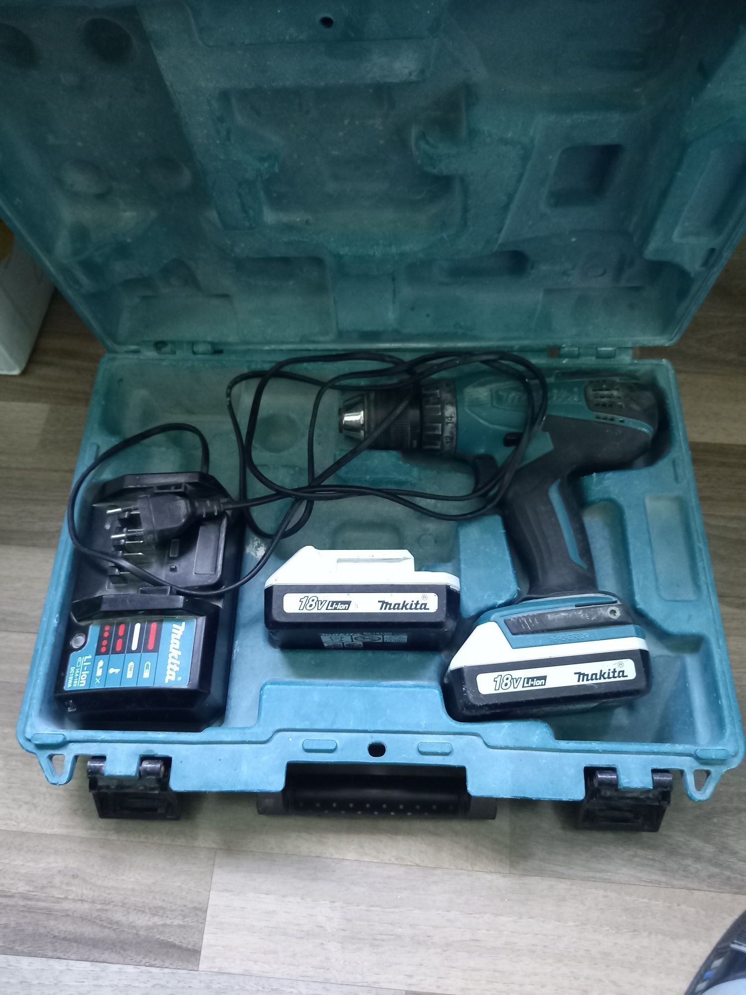 Makita DF 457 D комплект  една батерия и зарядно