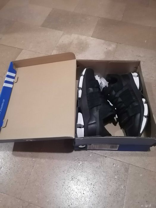 Продавам маратонки Adidas Twinstrike ADV Stretch Leather. Нови