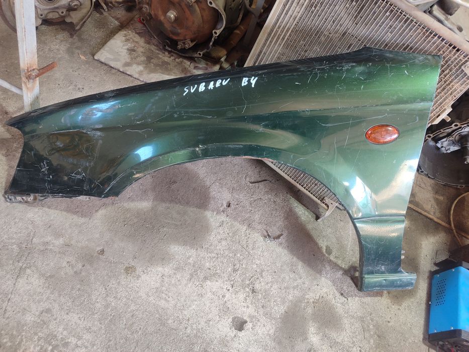 Крыло переднее левое и правое Субару Легаси BH B4