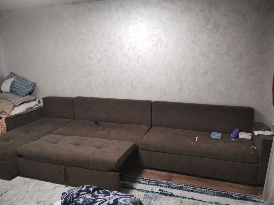 Продам стол , диван