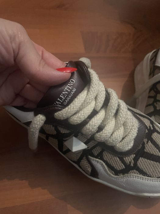 Adidasi valentino