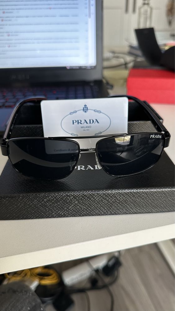 Ochelari de soare Prada