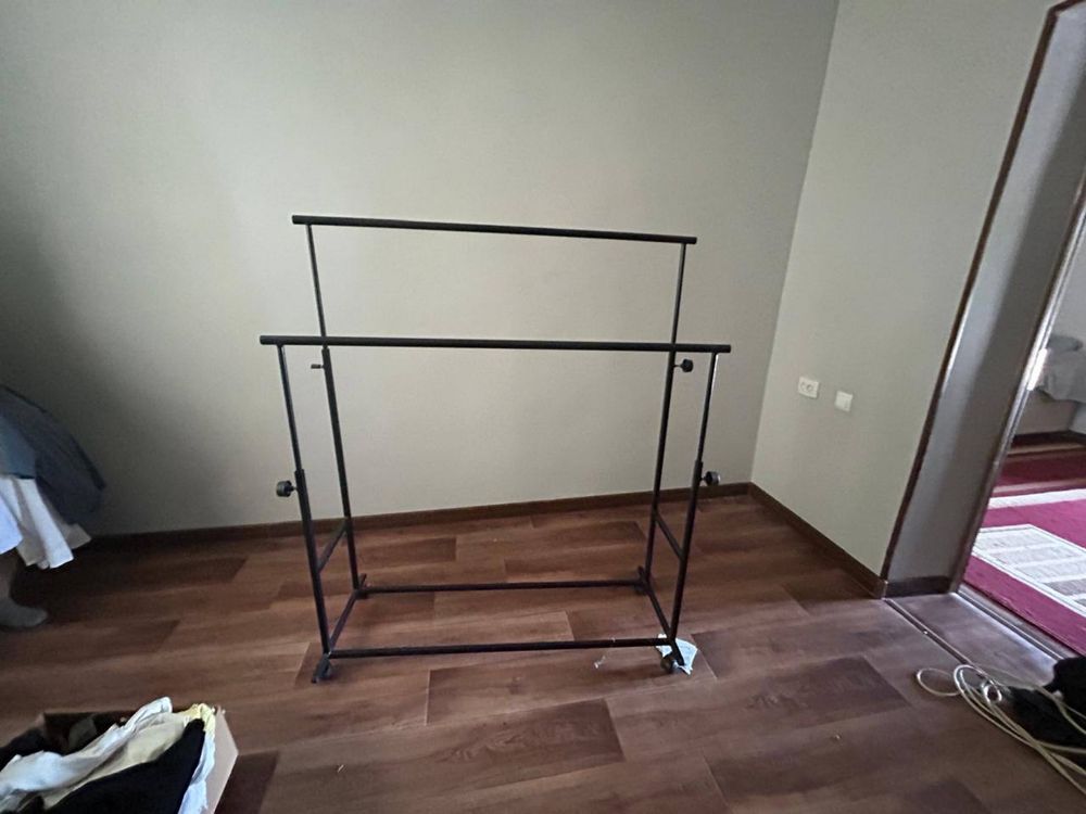 Продам гладилку и вешалку