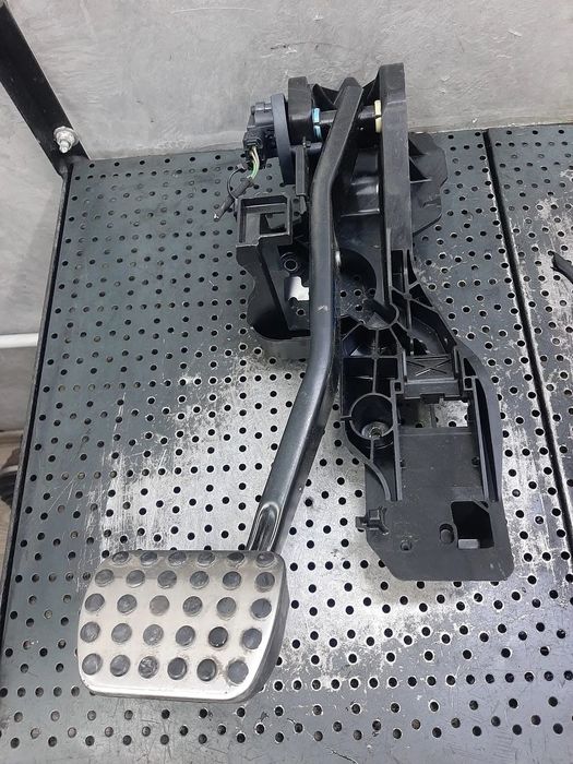 pedala frana mercedes  a-class  w177  a1772900500