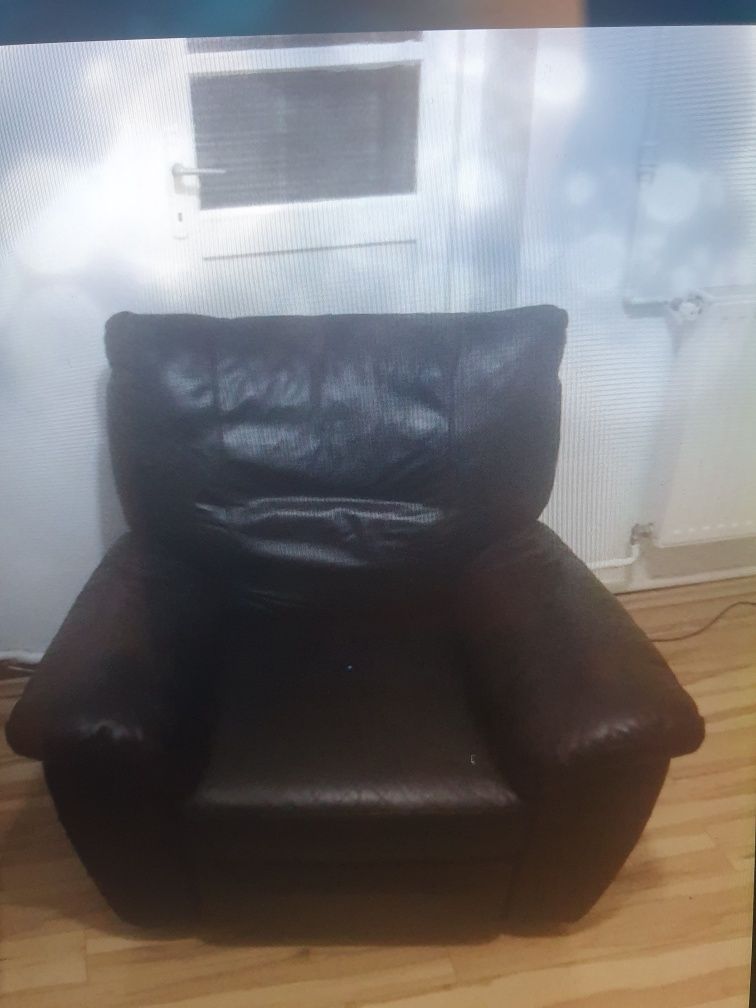 Set canapea extensibilă si doua fotolii cu recliner si balansoar piele