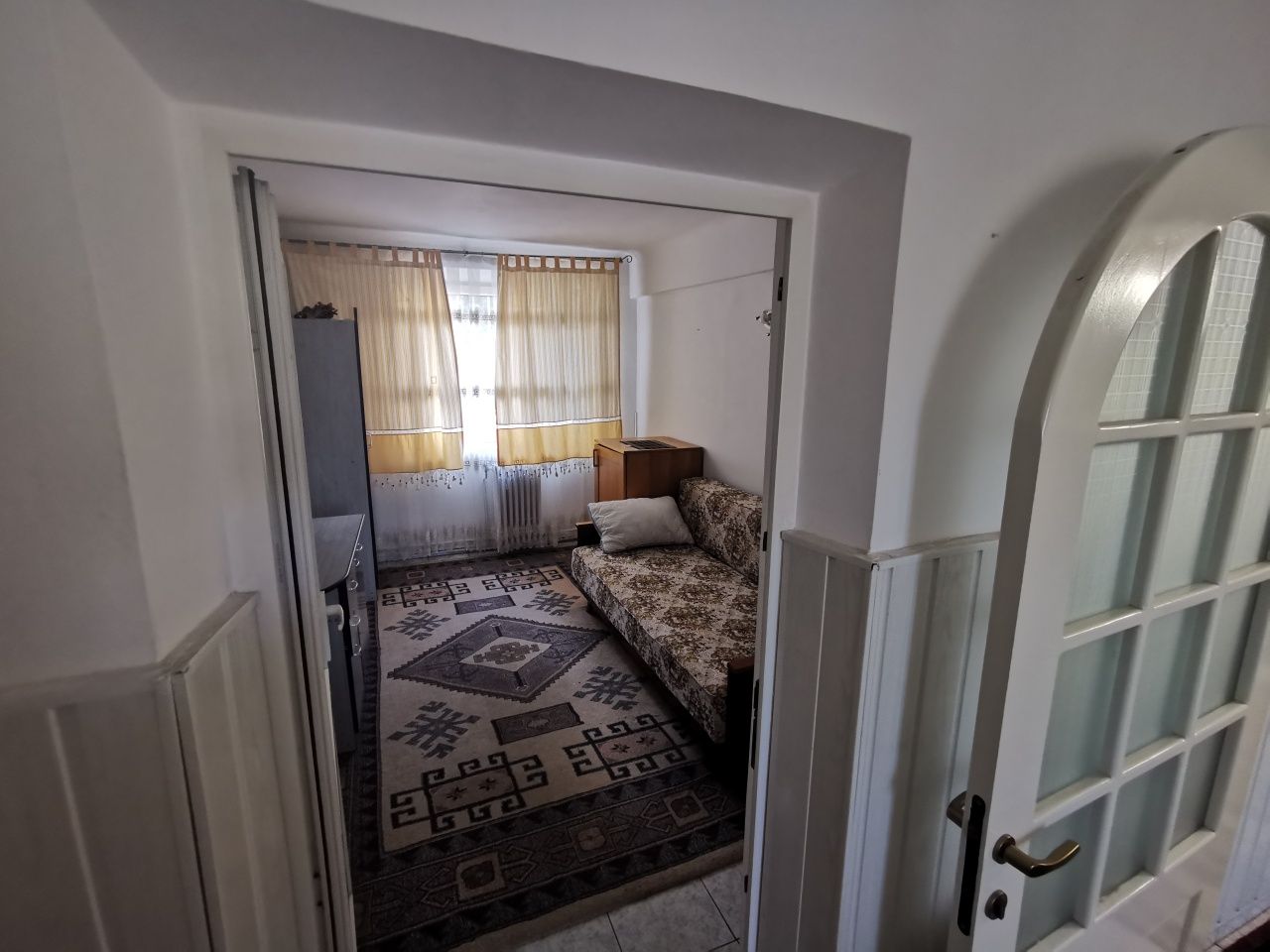 Apartament 3 camere în centru, complet mobilat, toate utilitățile