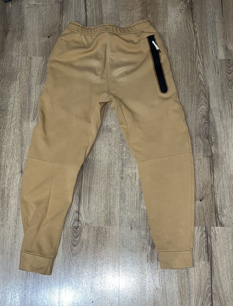Nike Tech Fleece