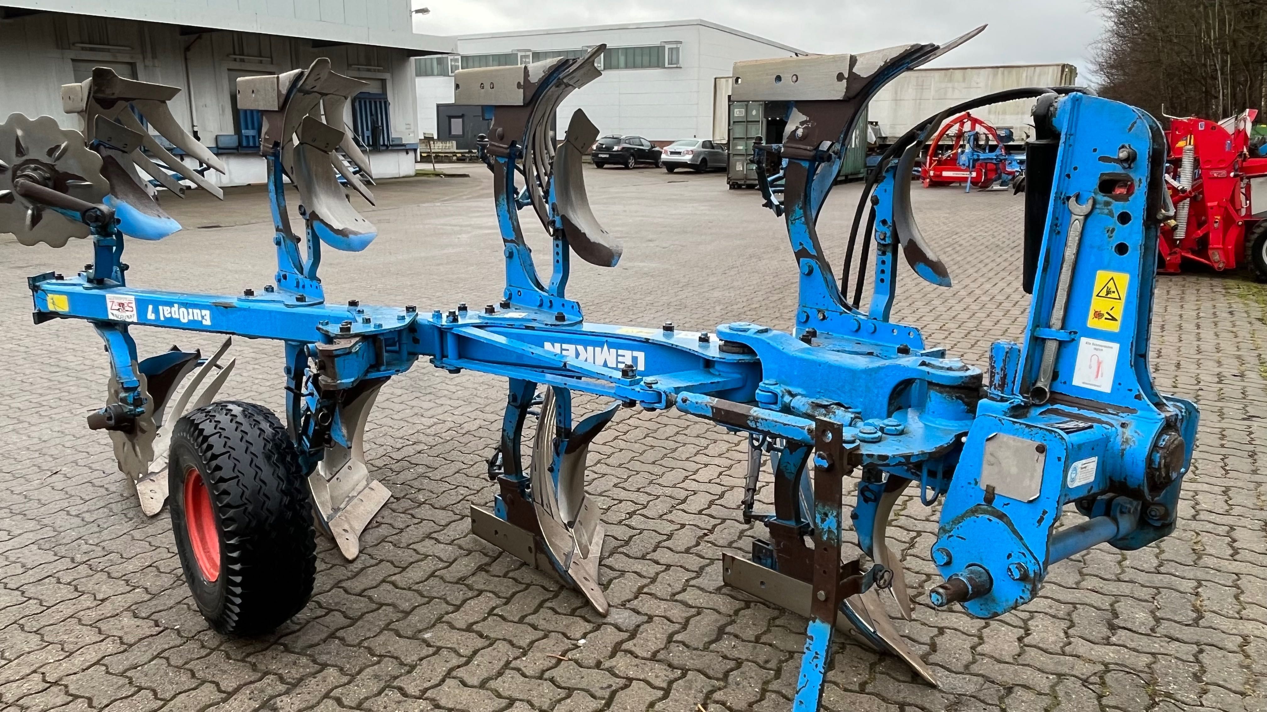 Lemken EurOpal 7, Omoch, Plug Claas Arion, Case, Belarus tortadi.