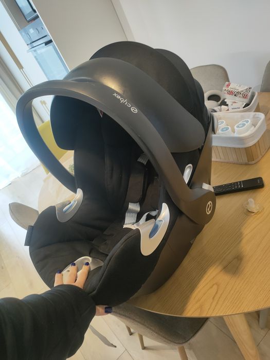 Vând Scoica/scaun auto pentru copii Cybex Aton Q.