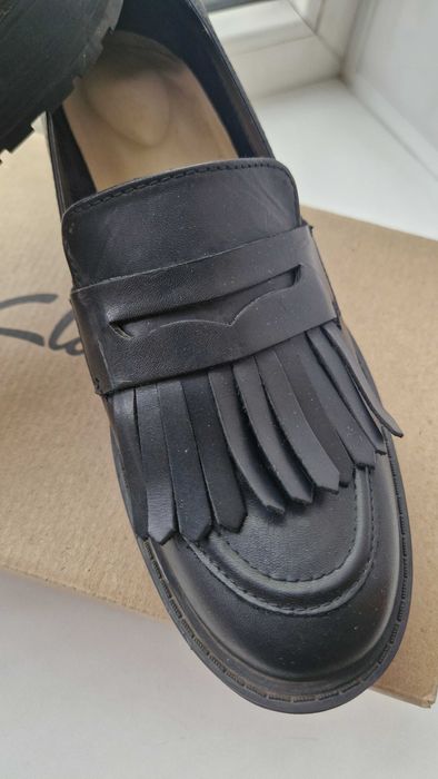 Продам кожаные лоферы CLARCS