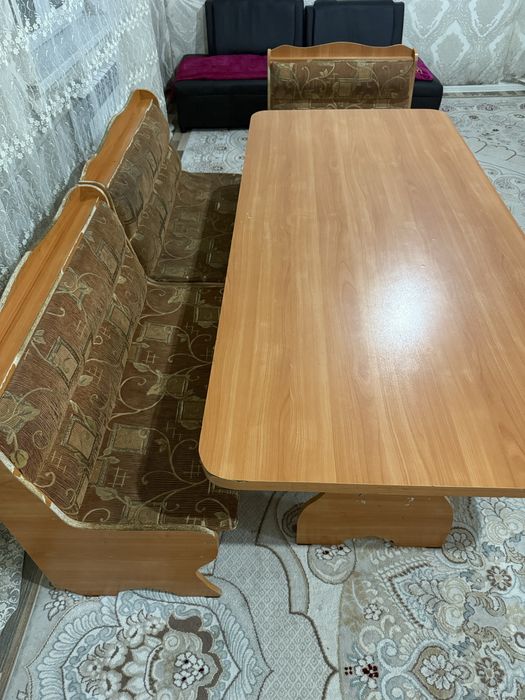Стол и сидушки кухонные продам