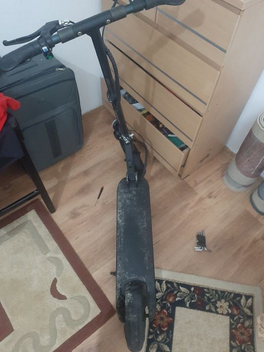 Vând sau schimb trotineta electrica