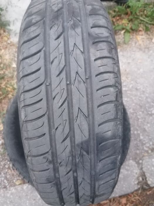 Letni gumi 185. 65. 15.