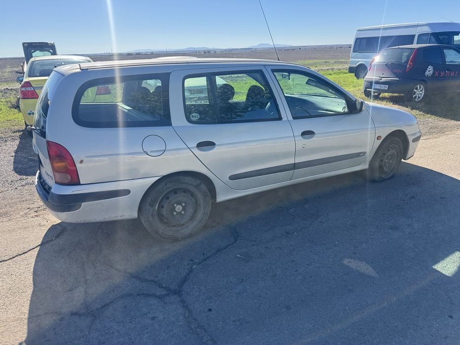 Рено меган 1.6 и на части