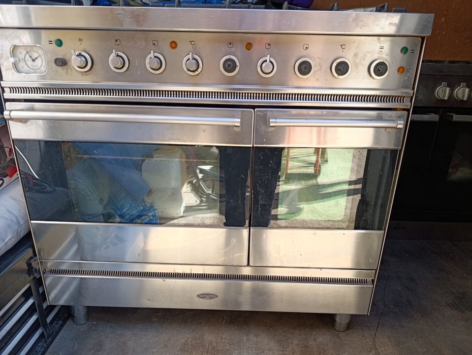 Професионална готварска печка – 2 фурни + 5 газови котлона! 

Мощ