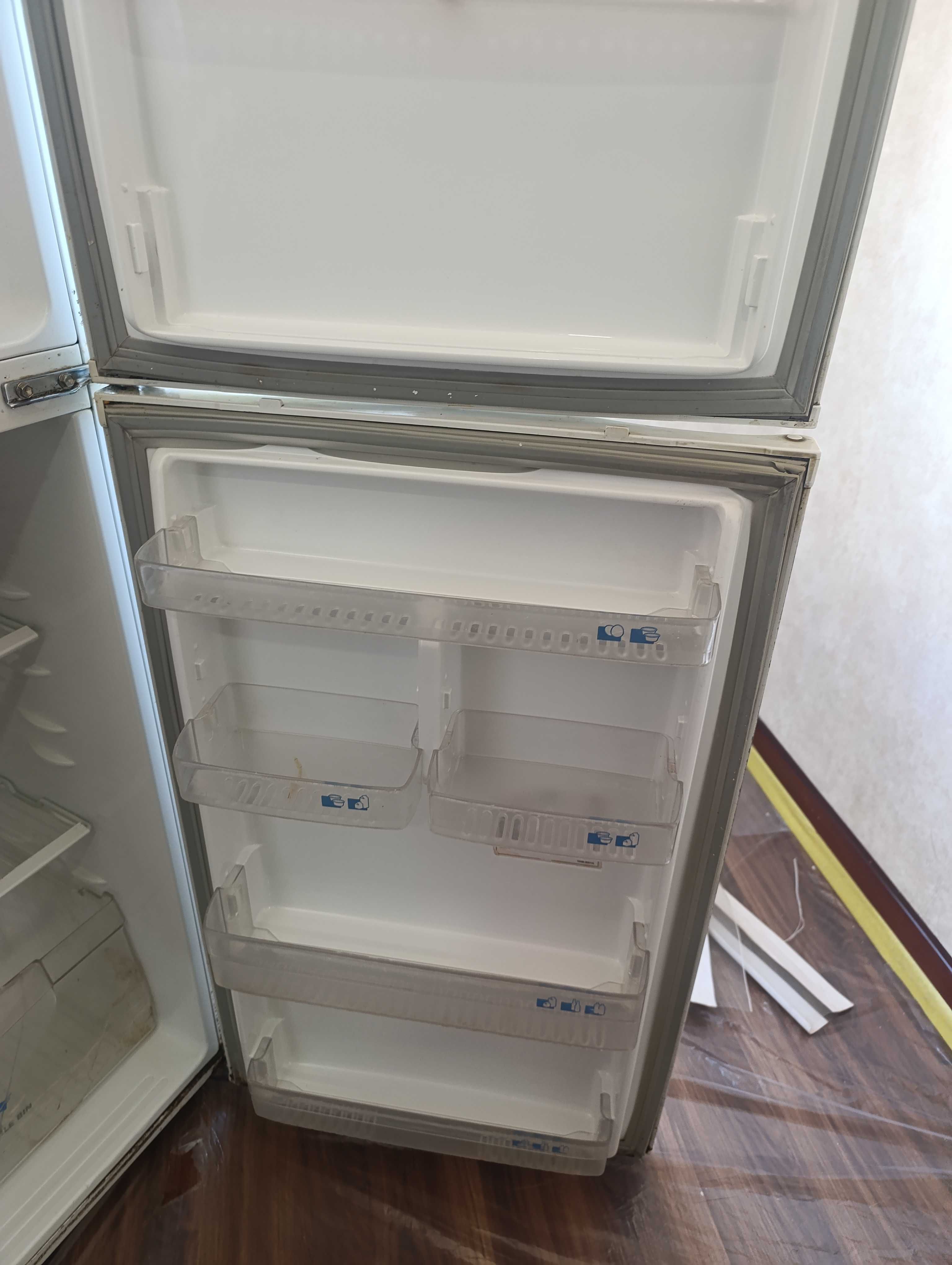 Продам холодильник Samsung  б/у