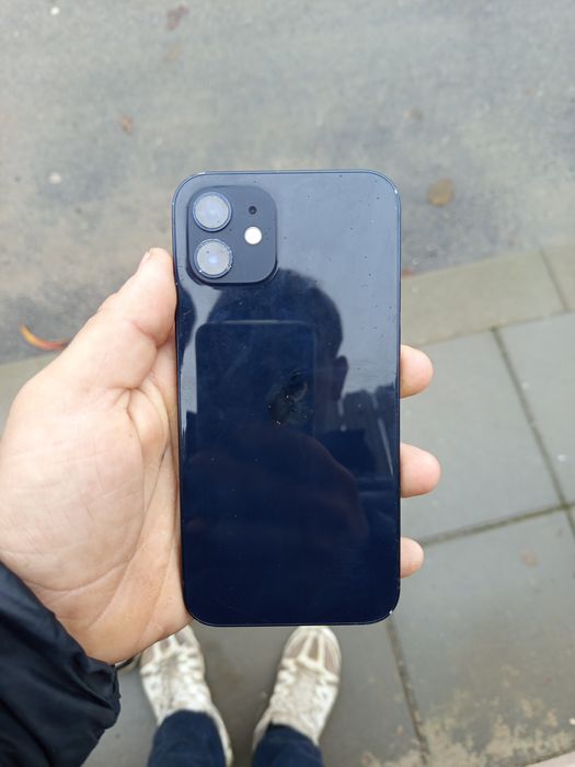 Vând iPhone 12     .