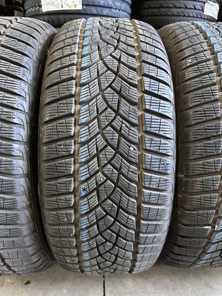 235/50/19 GOODYEAR 4бр