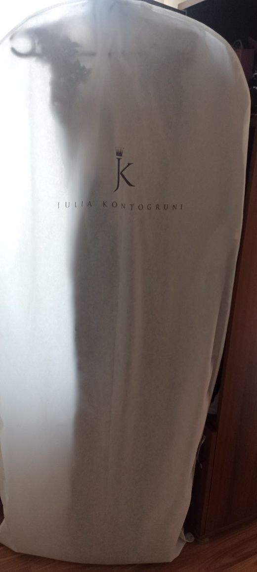 Продавам елегантна бална рокля  Julia Kontogruni.