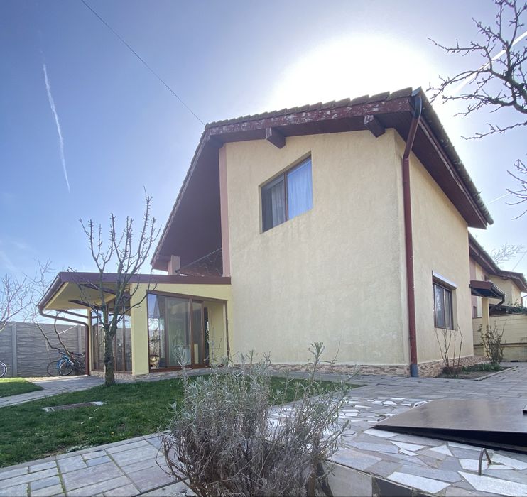 Proprietar-Casa-4 camere-Panouri Fotovoltaice- asfalt