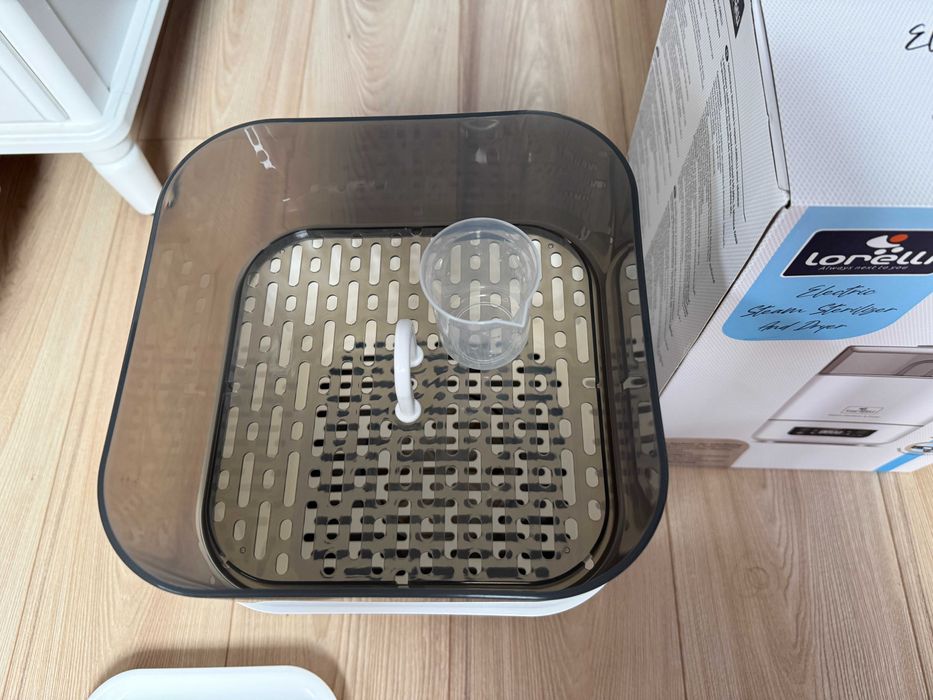 Продавам електрически парен стерилизатор със сушилня Lorelli